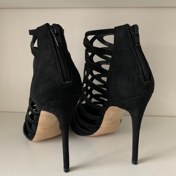 Black faux suede cut out booties - Picture 2 of 3